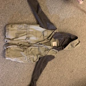 Green jacket w sweatshirt sleeves